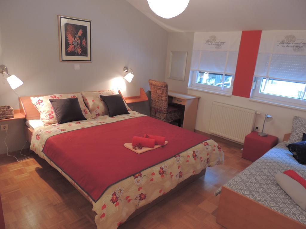 Apartment Alvarium Кобарид Стая снимка